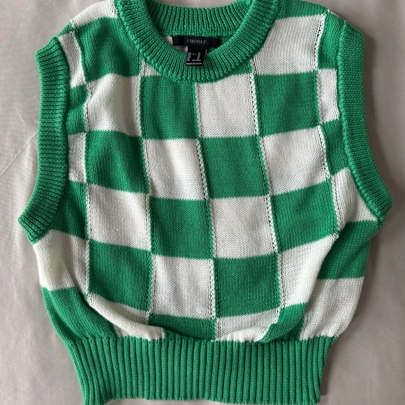 Checkered green and white top - Picture 3 of 3